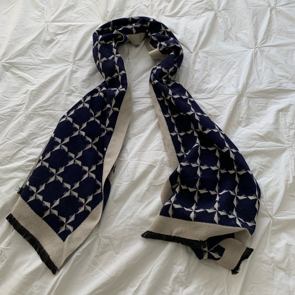 Super warm extra long and wide reversible wrap